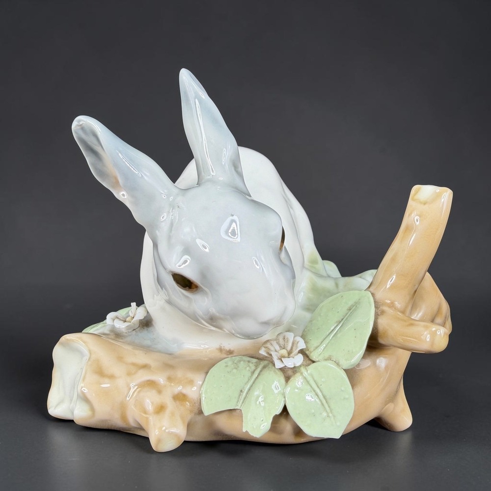 Lladro White Rabbit on Log with Flowers Fine Porcelain Figurine Spain Vintage